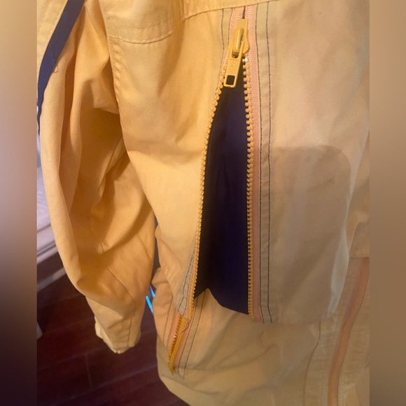 IZZI INNOVATIONS HIDDEN HOOD RAIN JACKET SMALL YELLOW WITH STORM FLAPS EXCELLENT - Picture 8 of 10